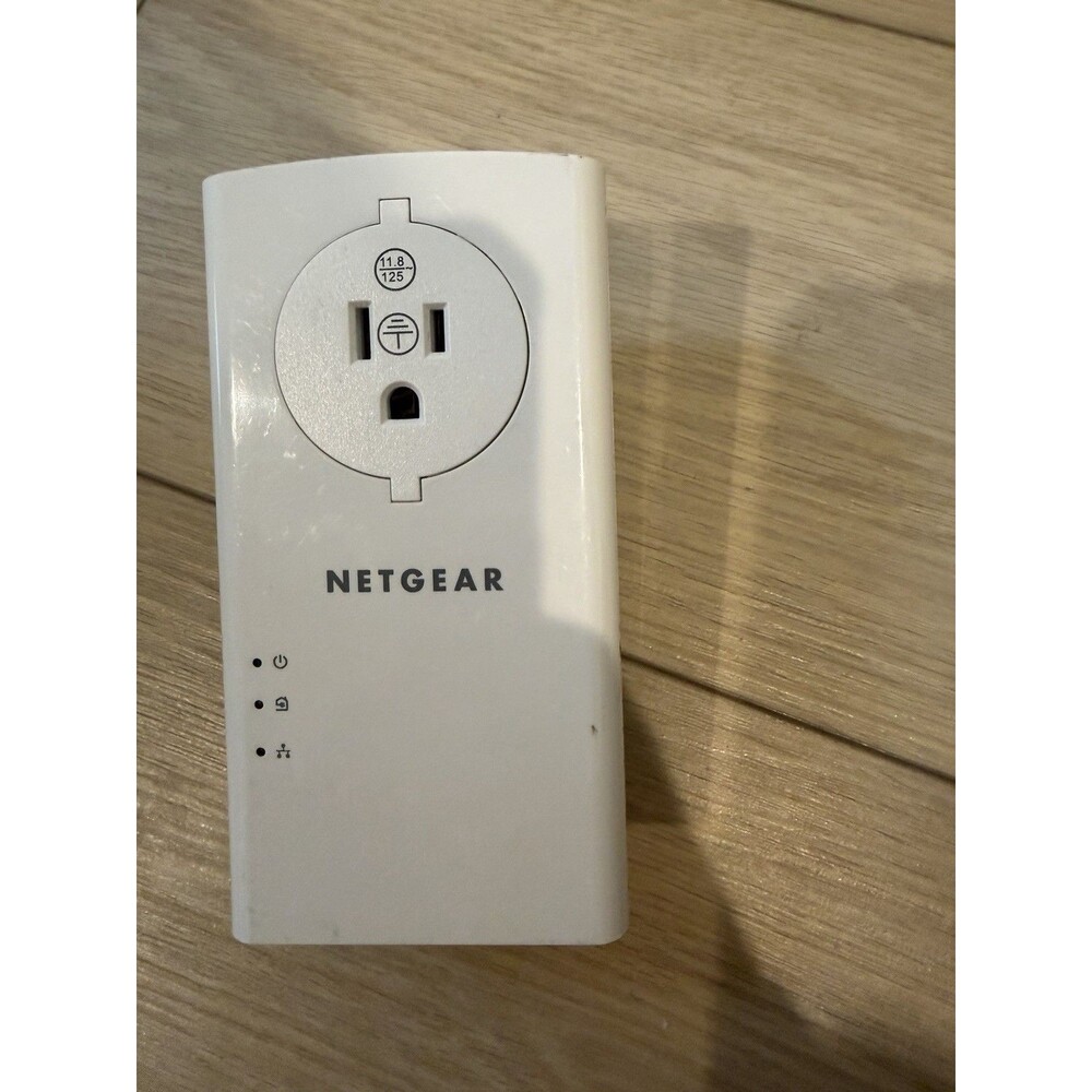 NETGEAR PLP2000 Extra Outlet Powerline Adapter 2000 Mbps